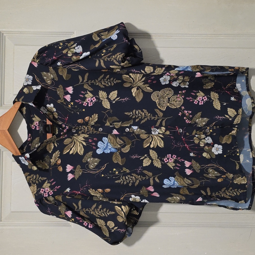 Ann Taylor Factory Petite navy floral short puff sleeve button up blouse